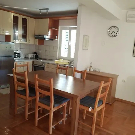 Ana Apartment *